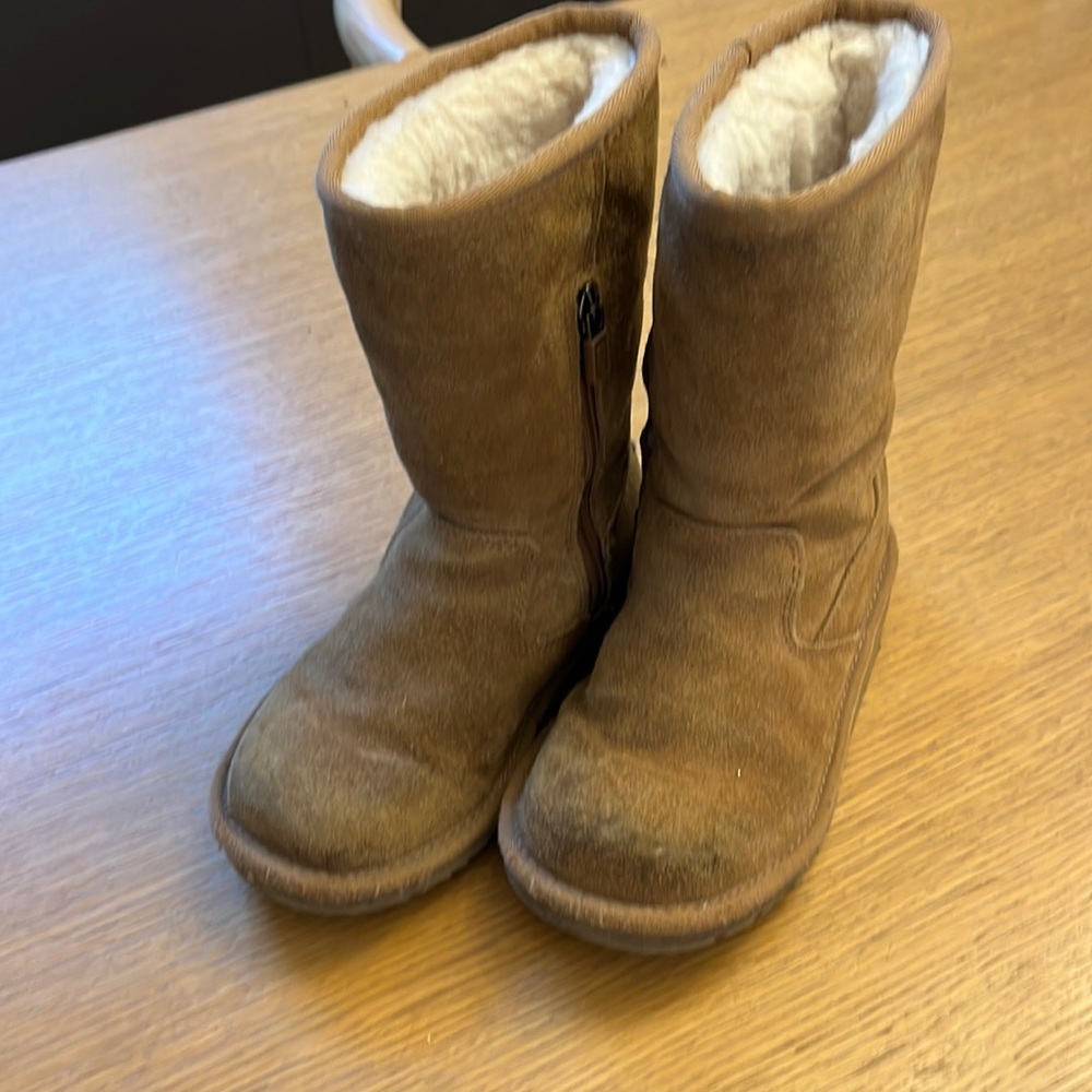 UGG kids classic boot size us 13/eu 30